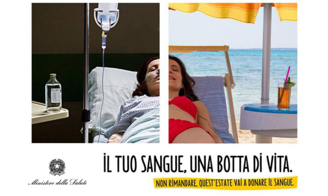 Locandina del Ministero della Salute con immagine divisa a metà: a sinistra una paziente in ospedale con flebo, a destra la stessa donna in costume da bagno su una sdraio al mare; slogan 'Il tuo sangue, una botta di vita. Non rimandare, quest’estate vai a donare il sangue.