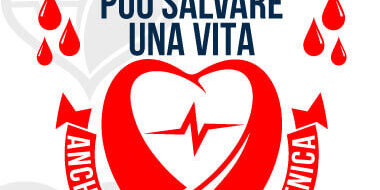Grafica con cuore e scritta ‘Il tuo sangue può salvare una vita – anche il sabato e la domenica’ su sfondo bianco